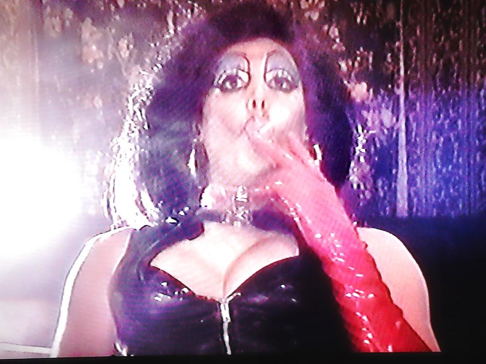 16P Latex Dragqueen smoking