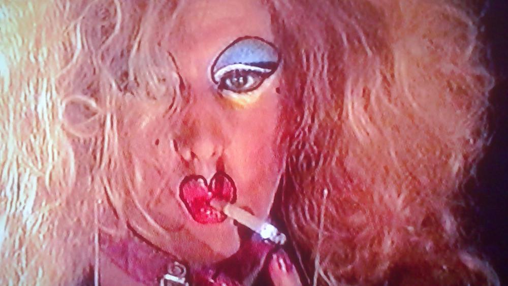 16P Latex Dragqueen smoking