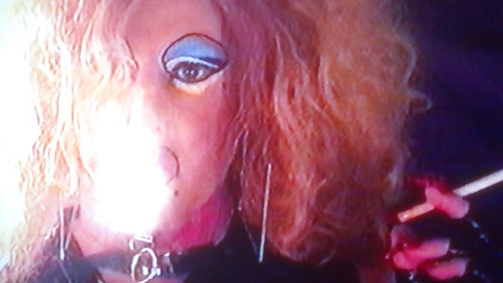 16P Latex Dragqueen smoking