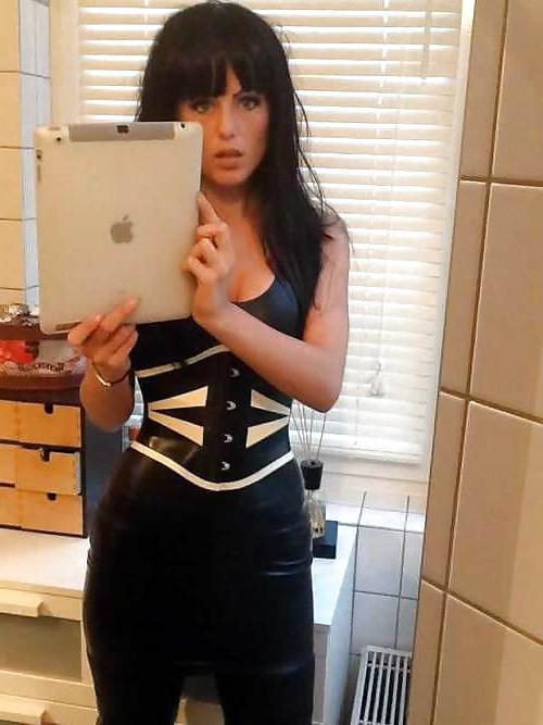 25P Latex selfshot!