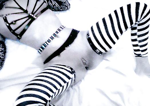 10P BDSM BABE GETS HORNY IN VINYL. HOMEMADE.