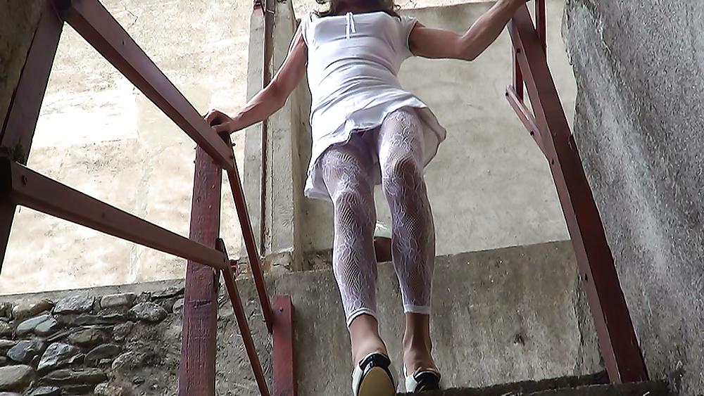25P White heels and fishnet