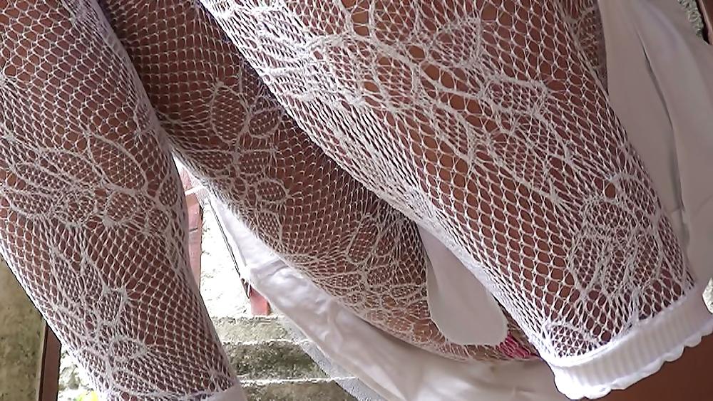 25P White heels and fishnet