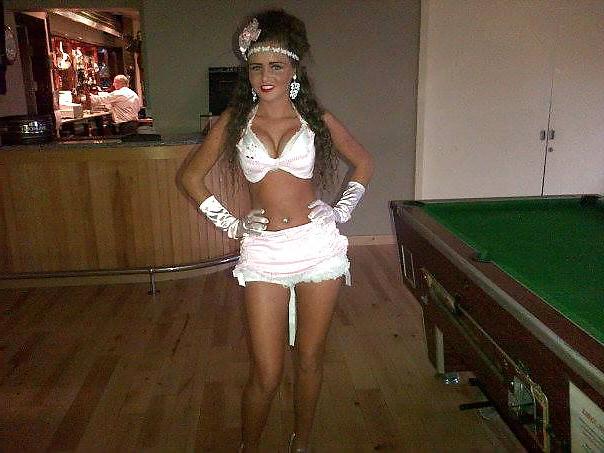 25P Wanking elizabeth 3