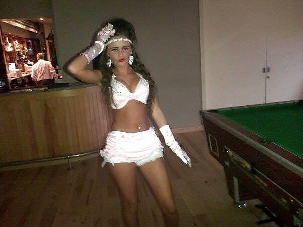 25P Wanking elizabeth 3