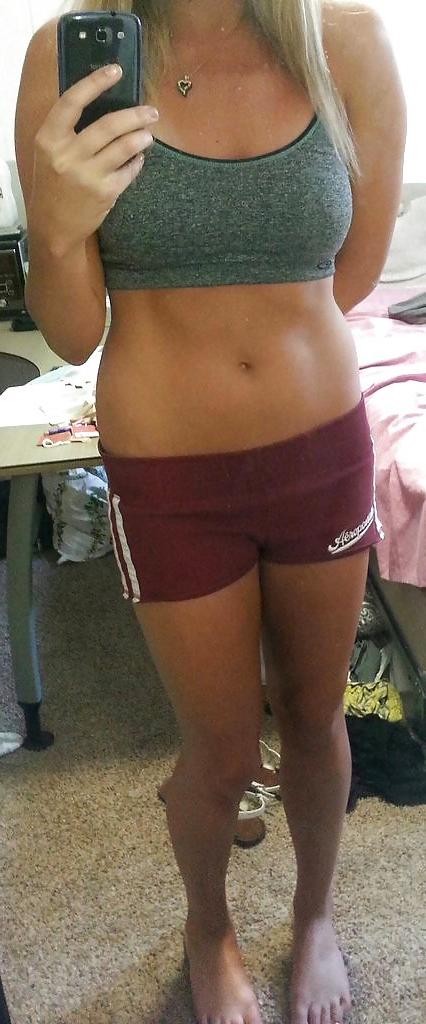 25P Amazing Blond Teen Selfshot 1of2