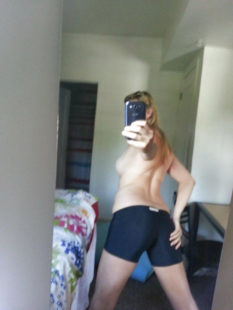 25P Amazing Blond Teen Selfshot 1of2