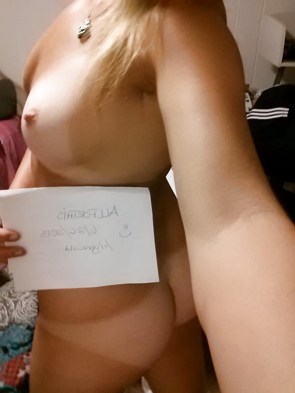 25P Amazing Blond Teen Selfshot 1of2