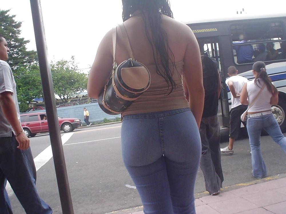 5P Esperando El Bus