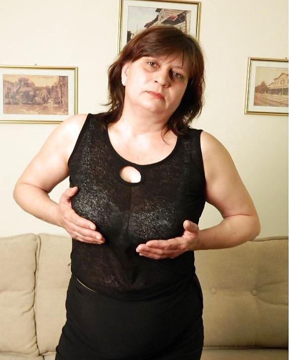 15P Mature women with saggy tits 4.