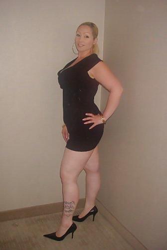 11P Blonde latina milf