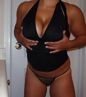 11P Blonde latina milf