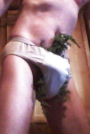 16P Hard nettles punishment punition aux orties bdsm