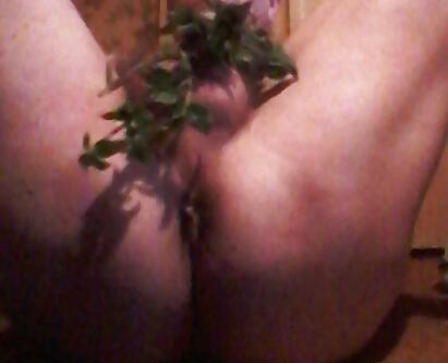 16P Hard nettles punishment punition aux orties bdsm