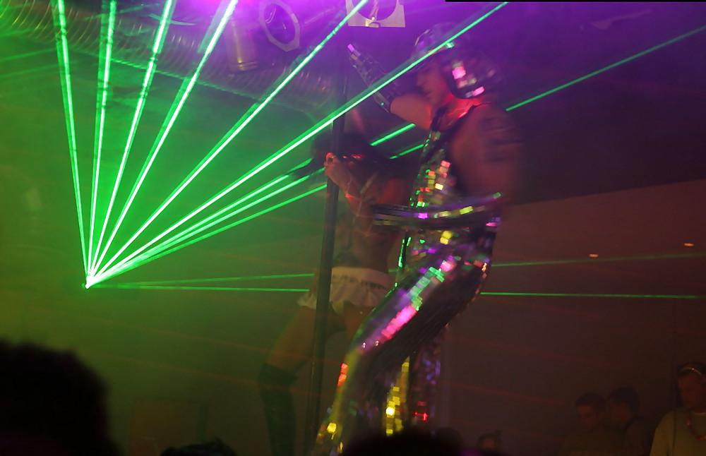 16P Girls Fucking in a club