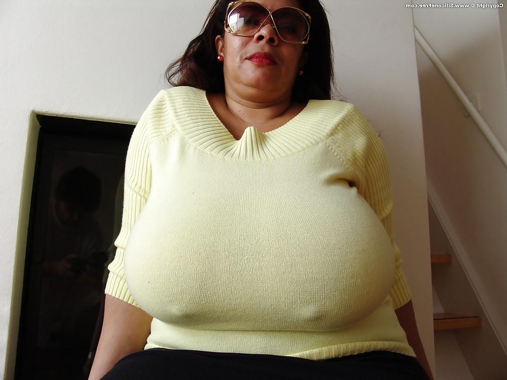 20P Mariach saggy latina