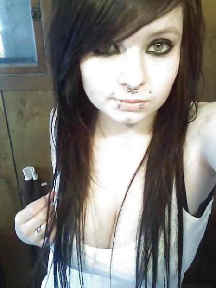 25P Emo vollbusige Teenie-Titten