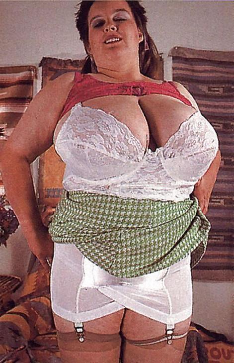 25P Busty Hairy Grannies 4