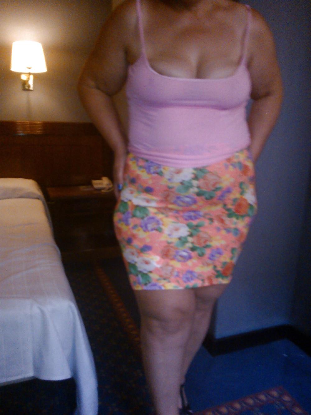 19P Wife in shorts