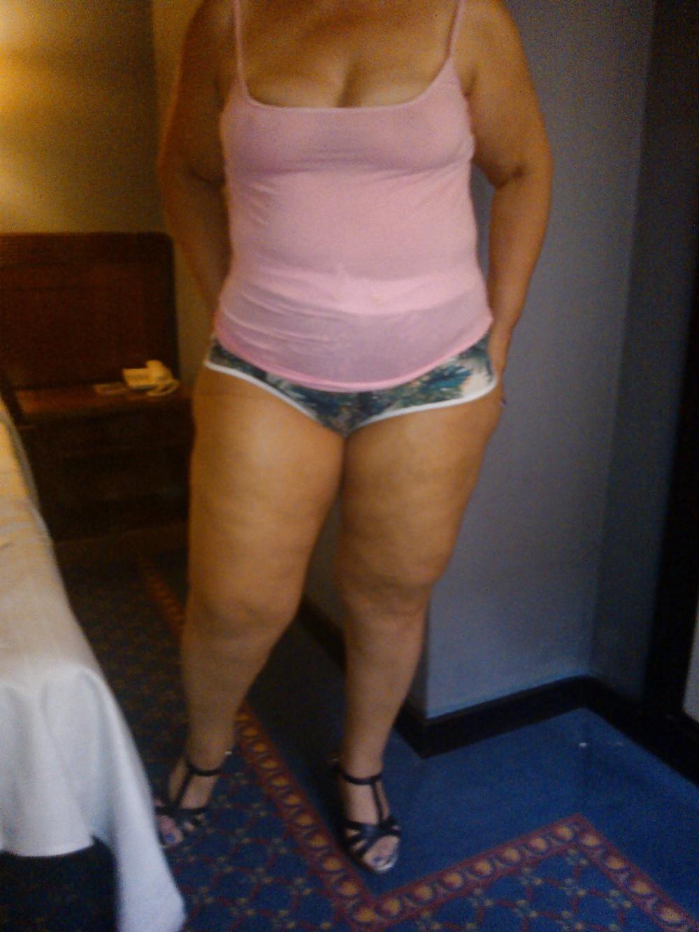 19P Wife in shorts
