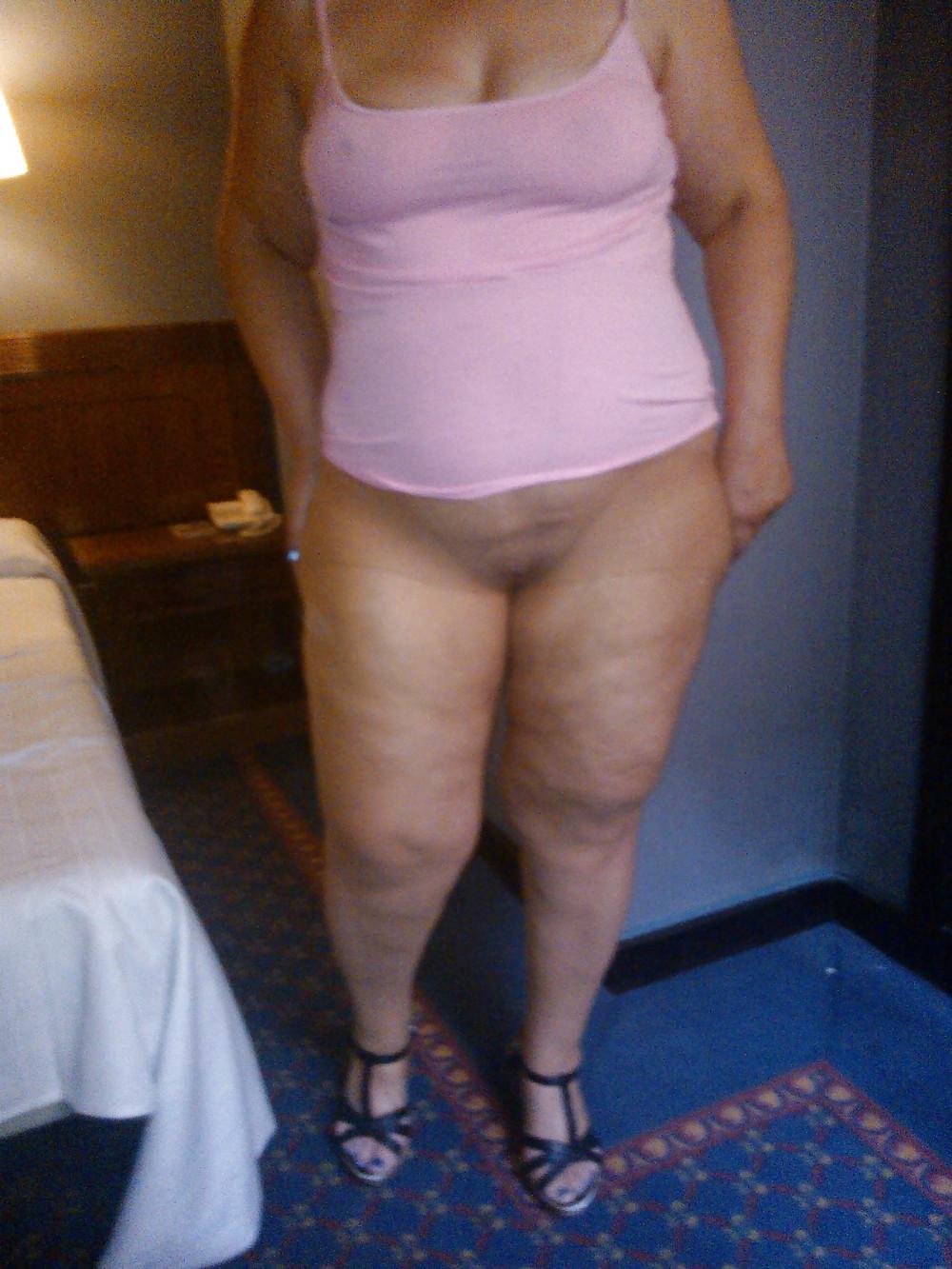 19P Wife in shorts