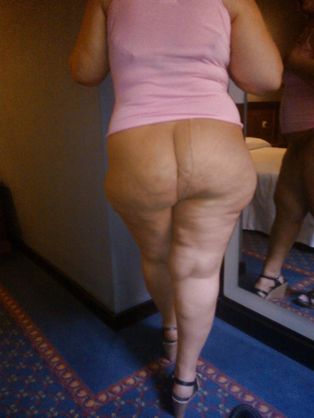 19P Wife in shorts