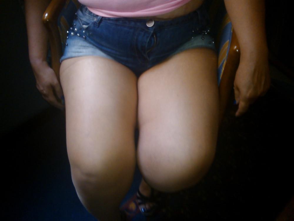 19P Wife in shorts
