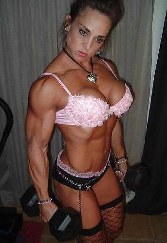 25P Sweaty gym girls