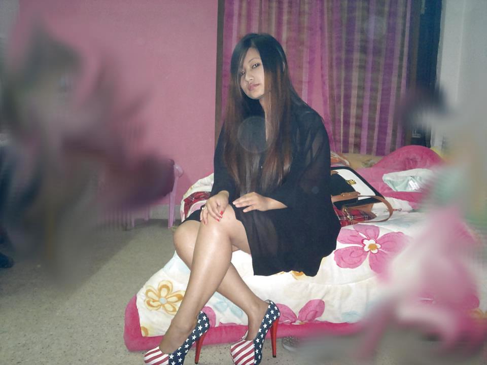 25P Beautiful Hot School and College Girls