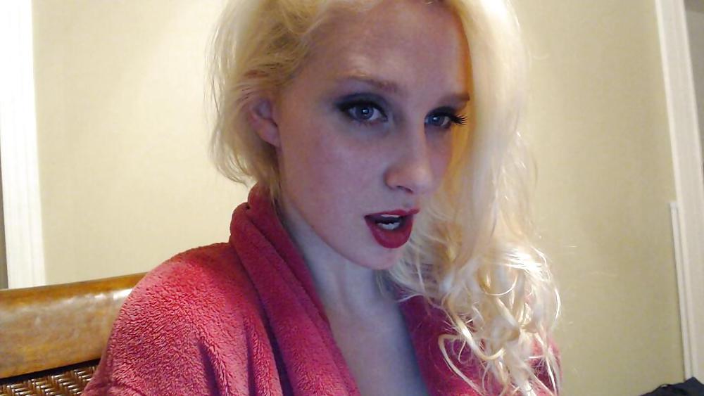 18P Kristi: Fake Tit Camgirl
