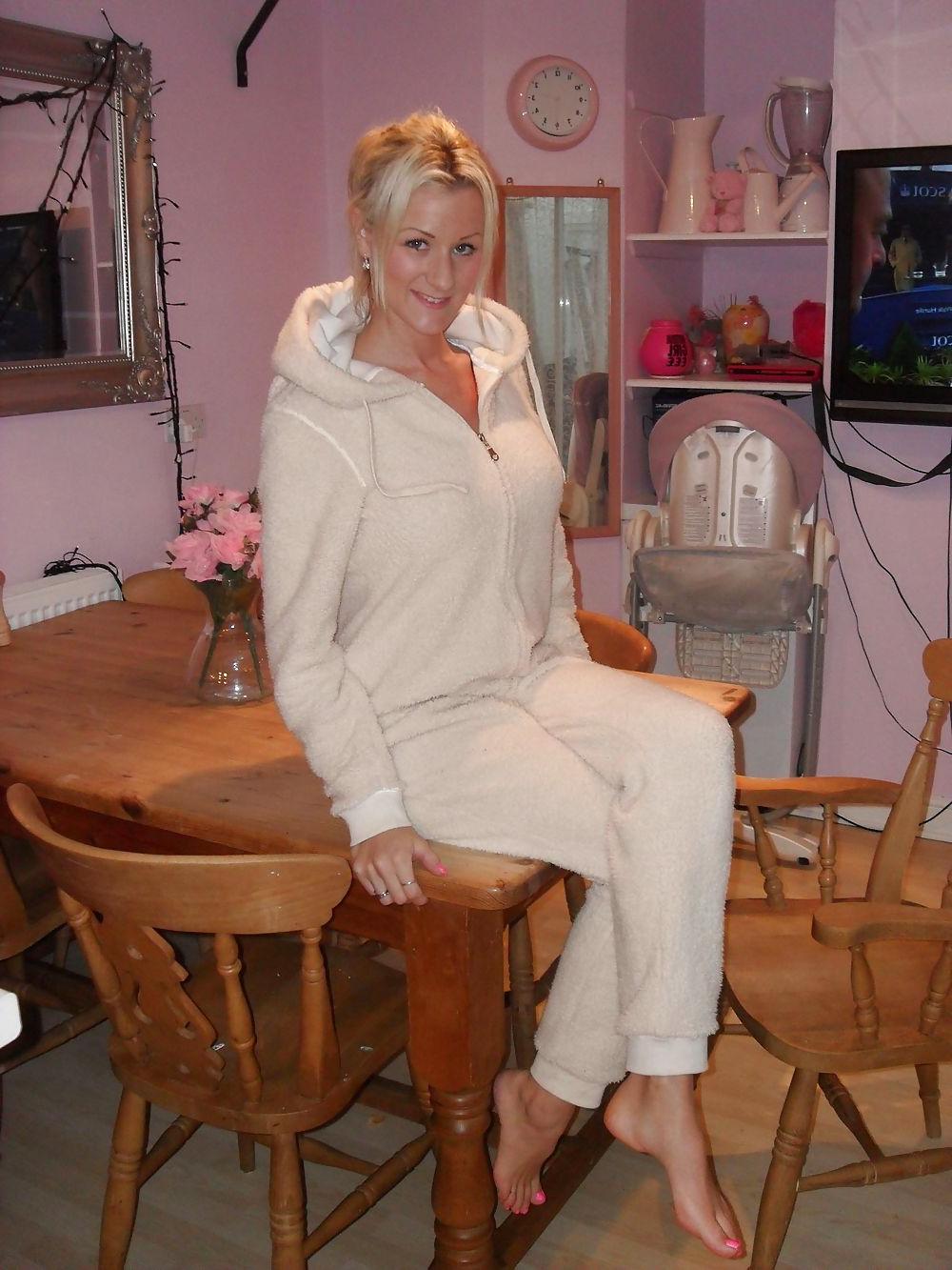 16P Honey: Fake Tit UK Camgirl