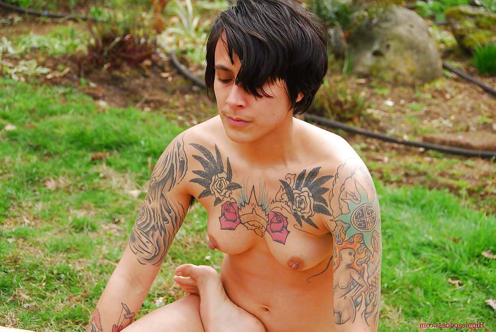 25P Hairy brunette yoga (Camaster)