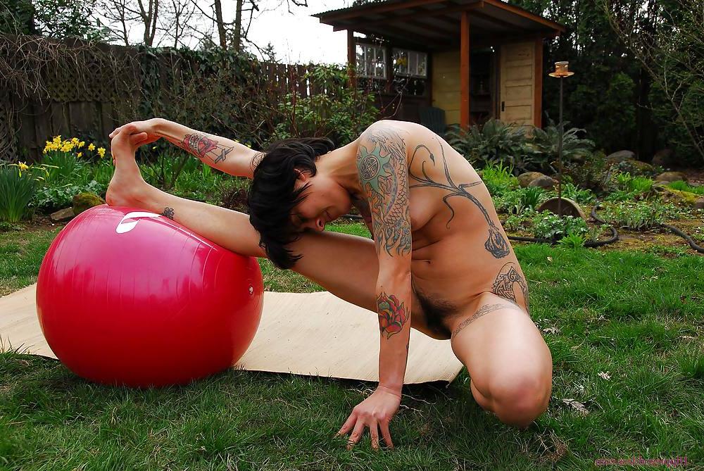 25P Hairy brunette yoga (Camaster)