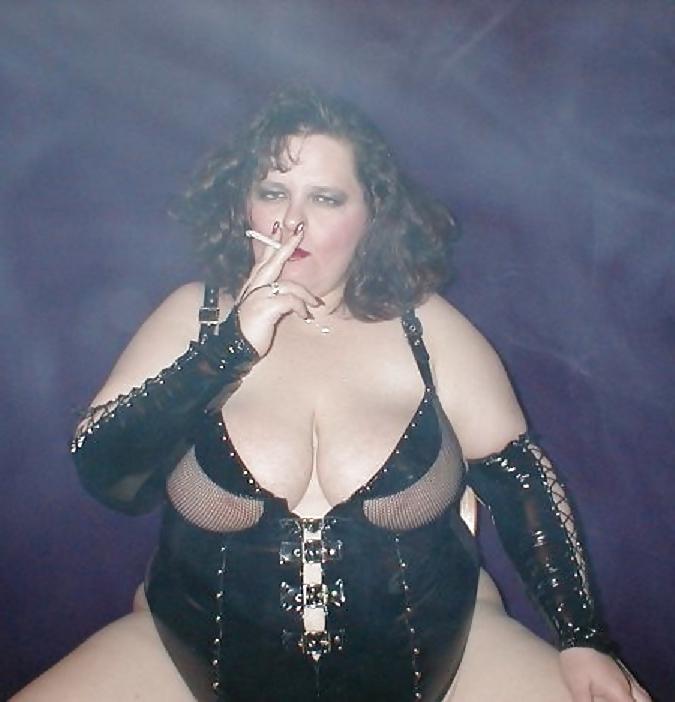 15P BBW mature and femdom pvc latex leather strapon 01