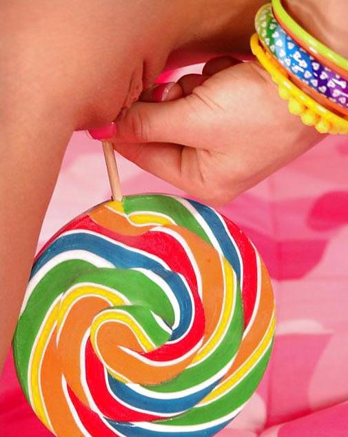 25P Sweet Kimmie - With a huge lollipop