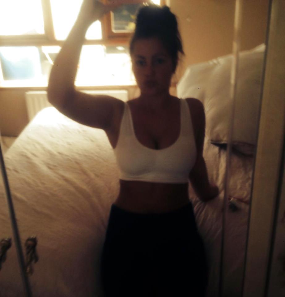 13P Naughty Gypsy Wanking