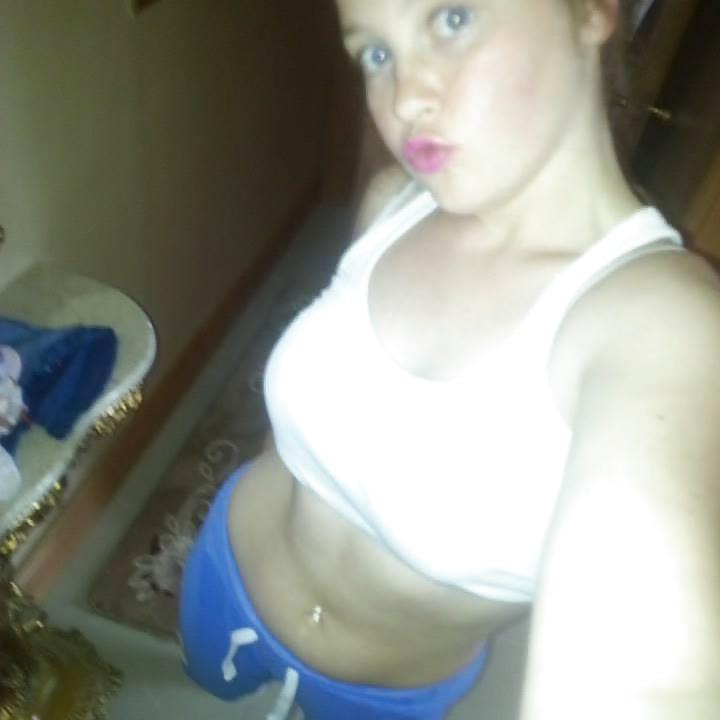 13P Naughty Gypsy Wanking