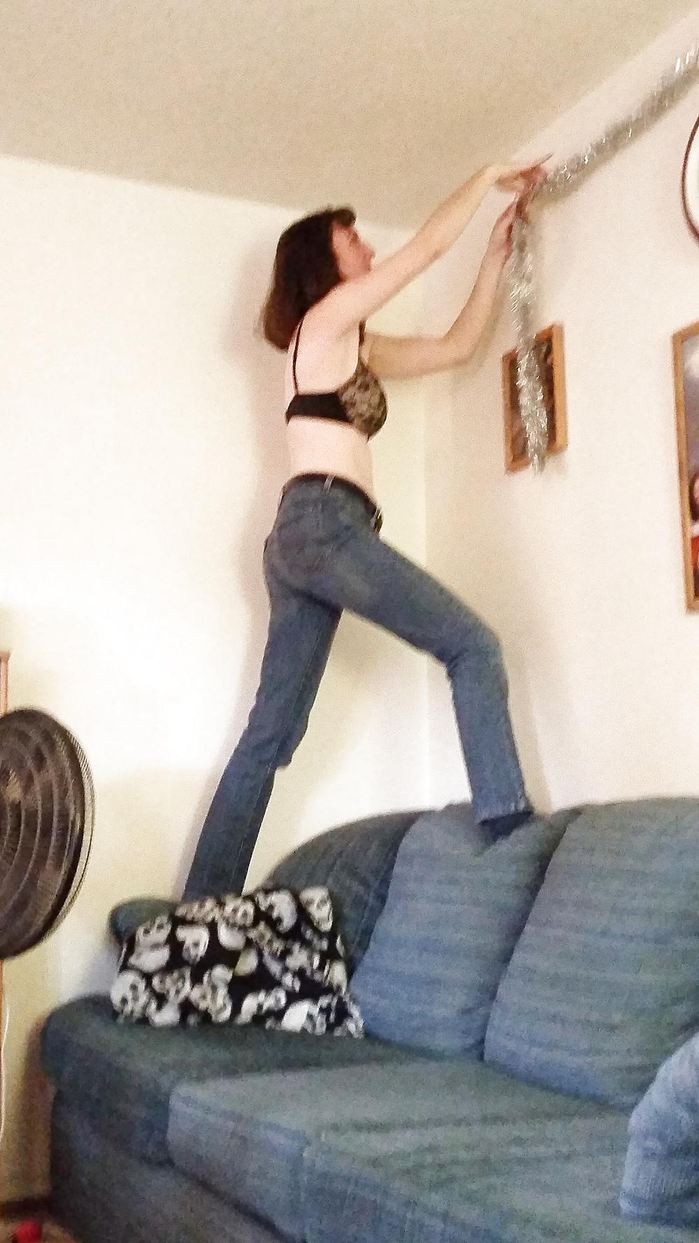 18P Now that's an awesome way for a wife to put up decor.
