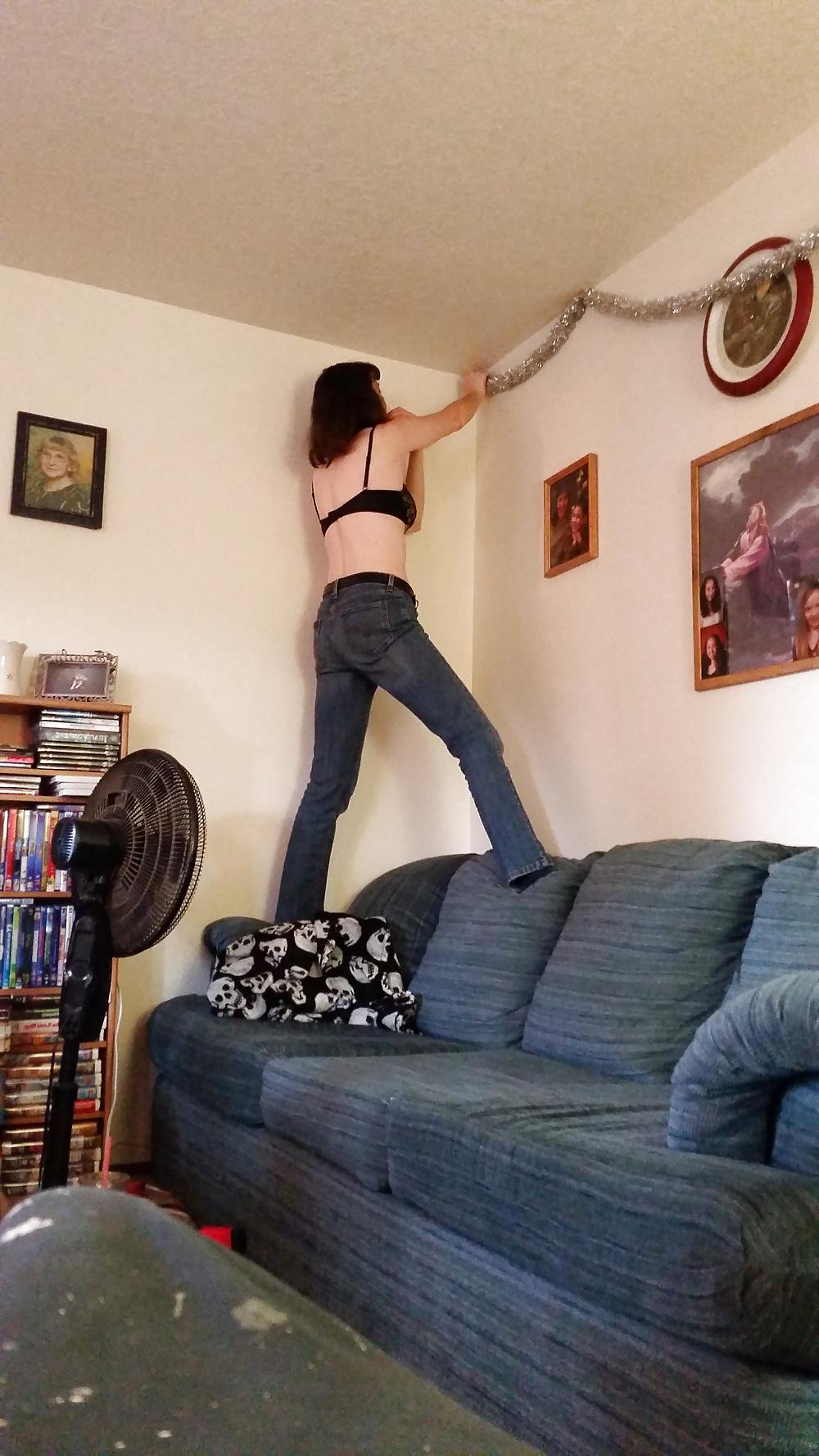 18P Now that's an awesome way for a wife to put up decor.