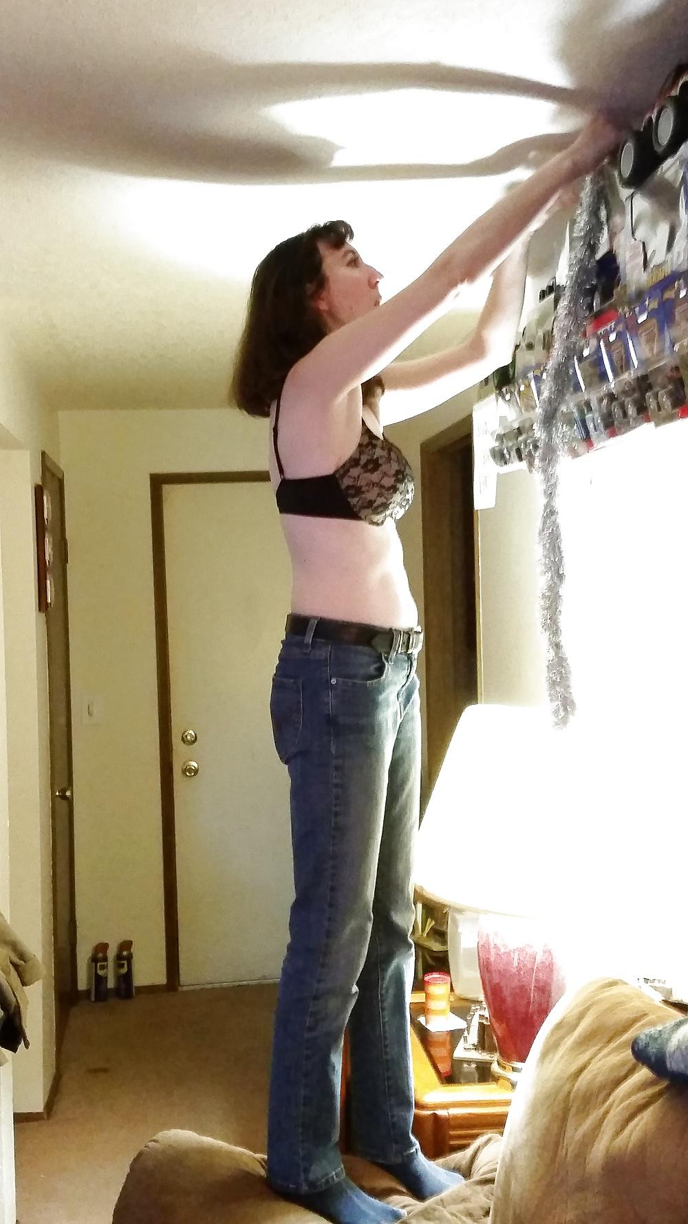 18P Now that's an awesome way for a wife to put up decor.