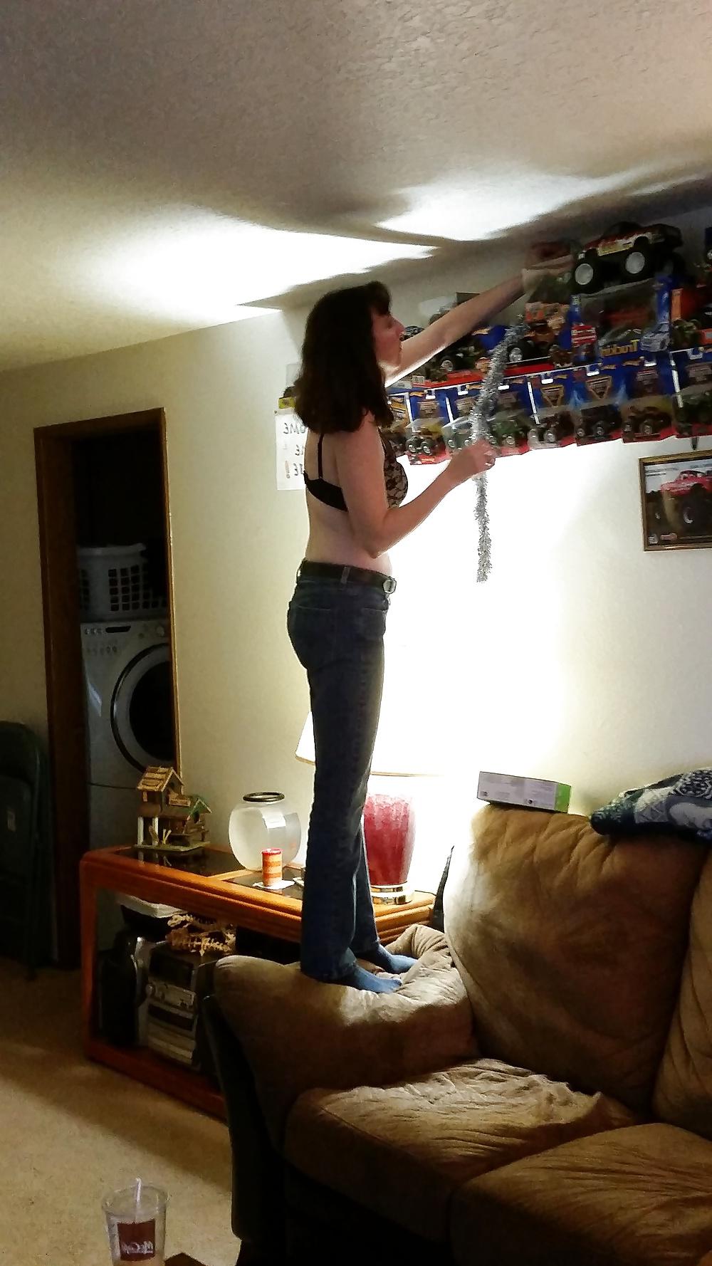 18P Now that's an awesome way for a wife to put up decor.