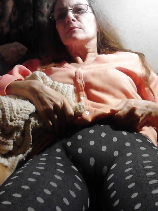 5P Wife in pantys with nails