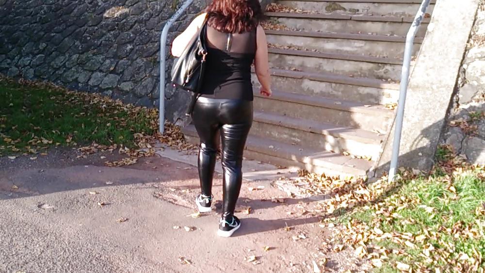 14P Streching latex ass at park
