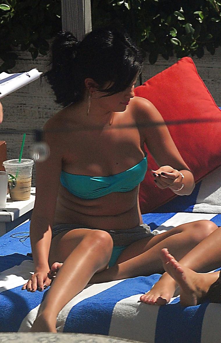 25P Selena Gomez - Hot Bikini Pics of a Latin Teen Slut