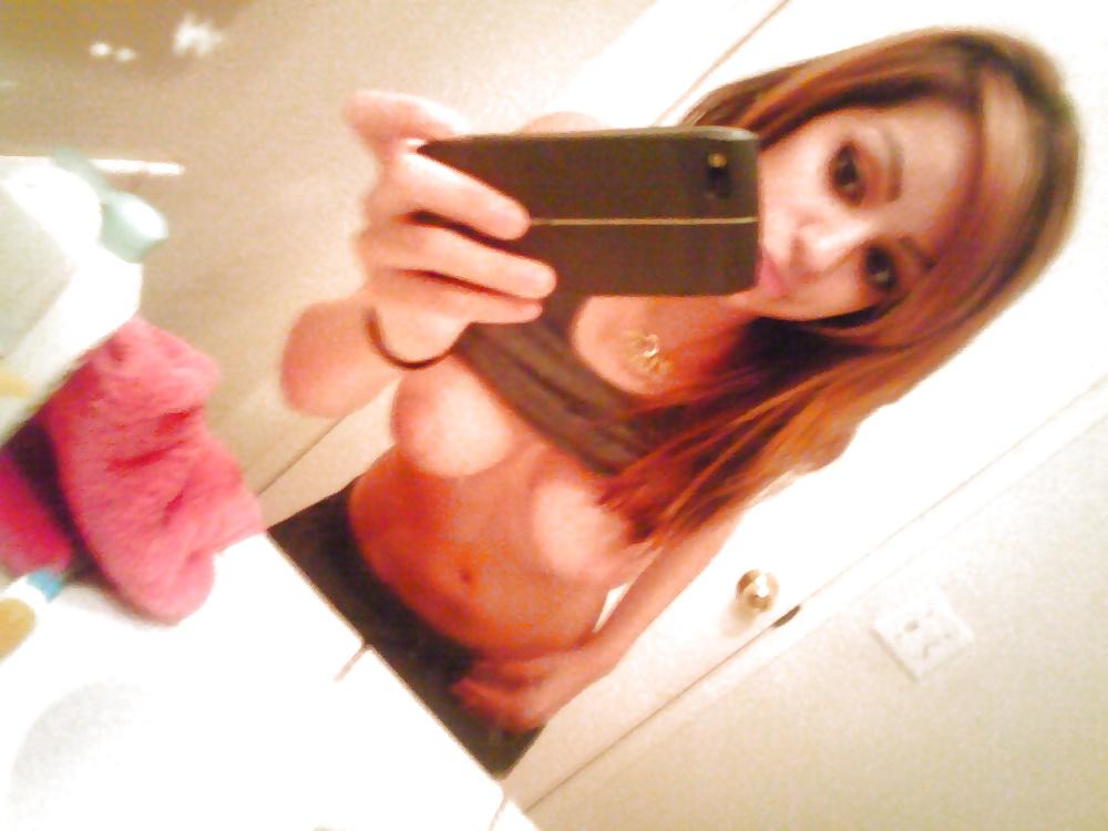25P Latina Teen with big tits takes private nudes