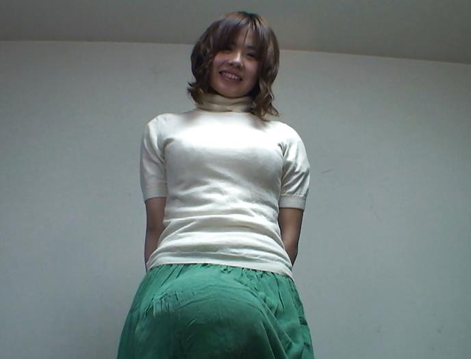 20P Head under her skirt gallery #2