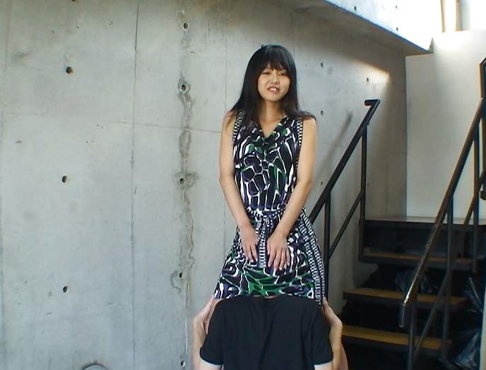 20P Head under her skirt gallery #2