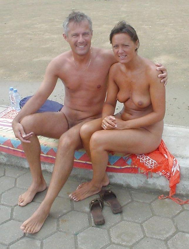 25P Nudist and Naturisten Snaps III