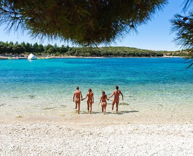 25P Nudist and Naturisten Snaps III