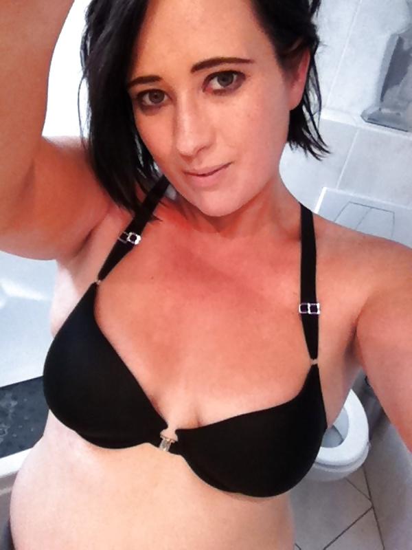 15P Slutty Ankie Exposed